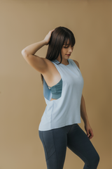 Polera musculosa tiro lateral largo