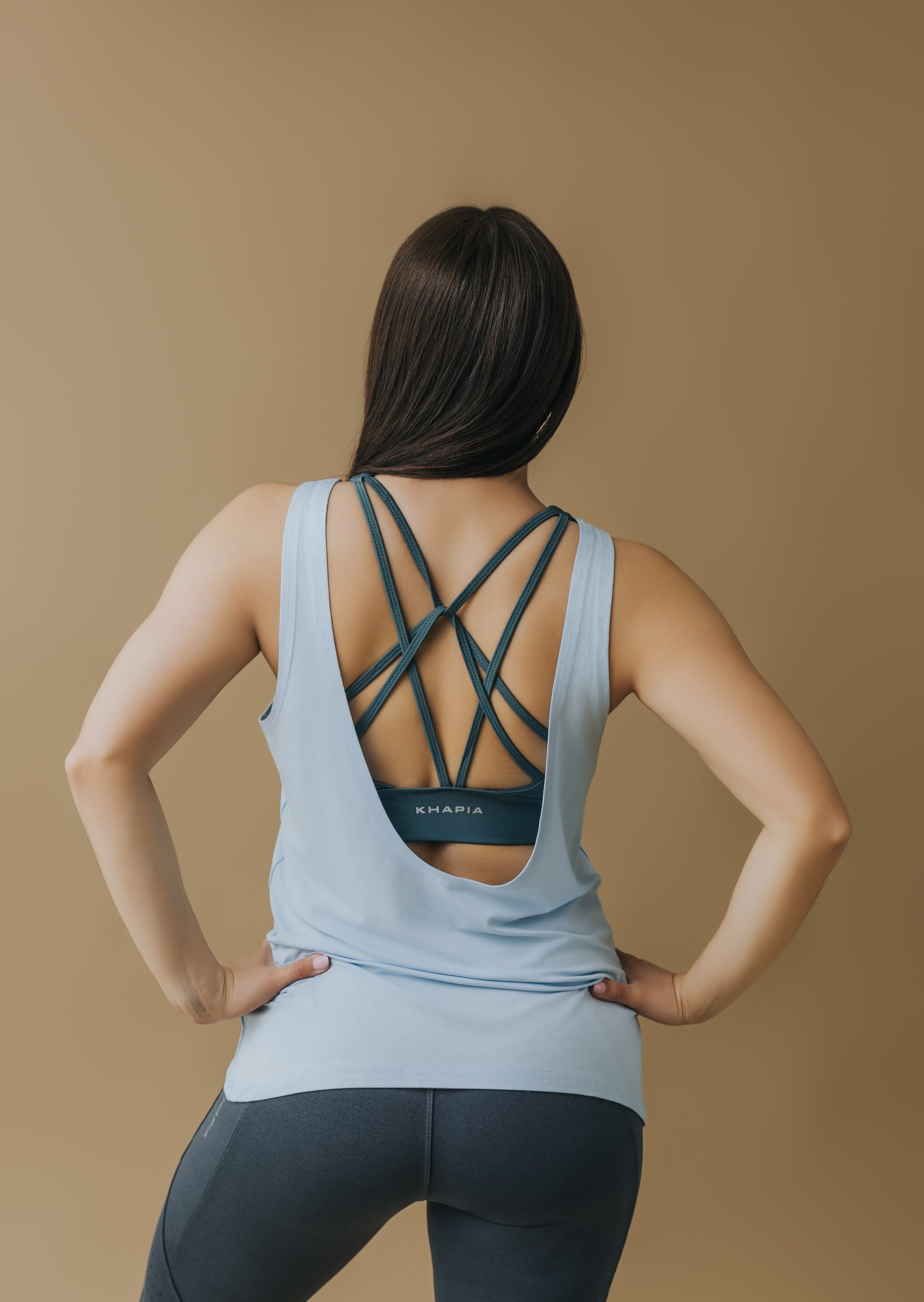 Polera con espalda abierta