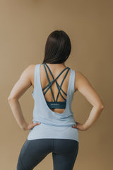 Polera con espalda abierta