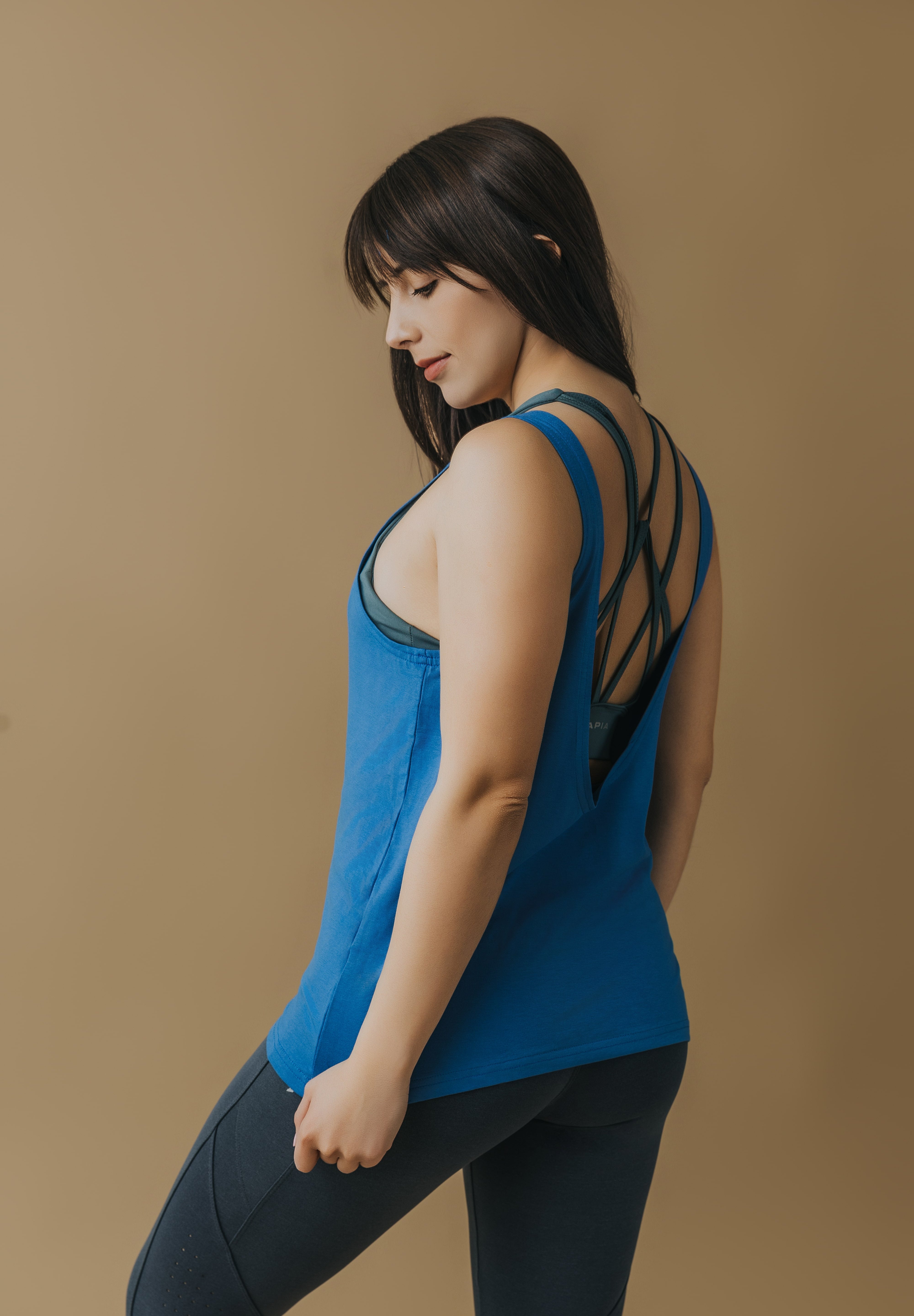 Polera con espalda abierta