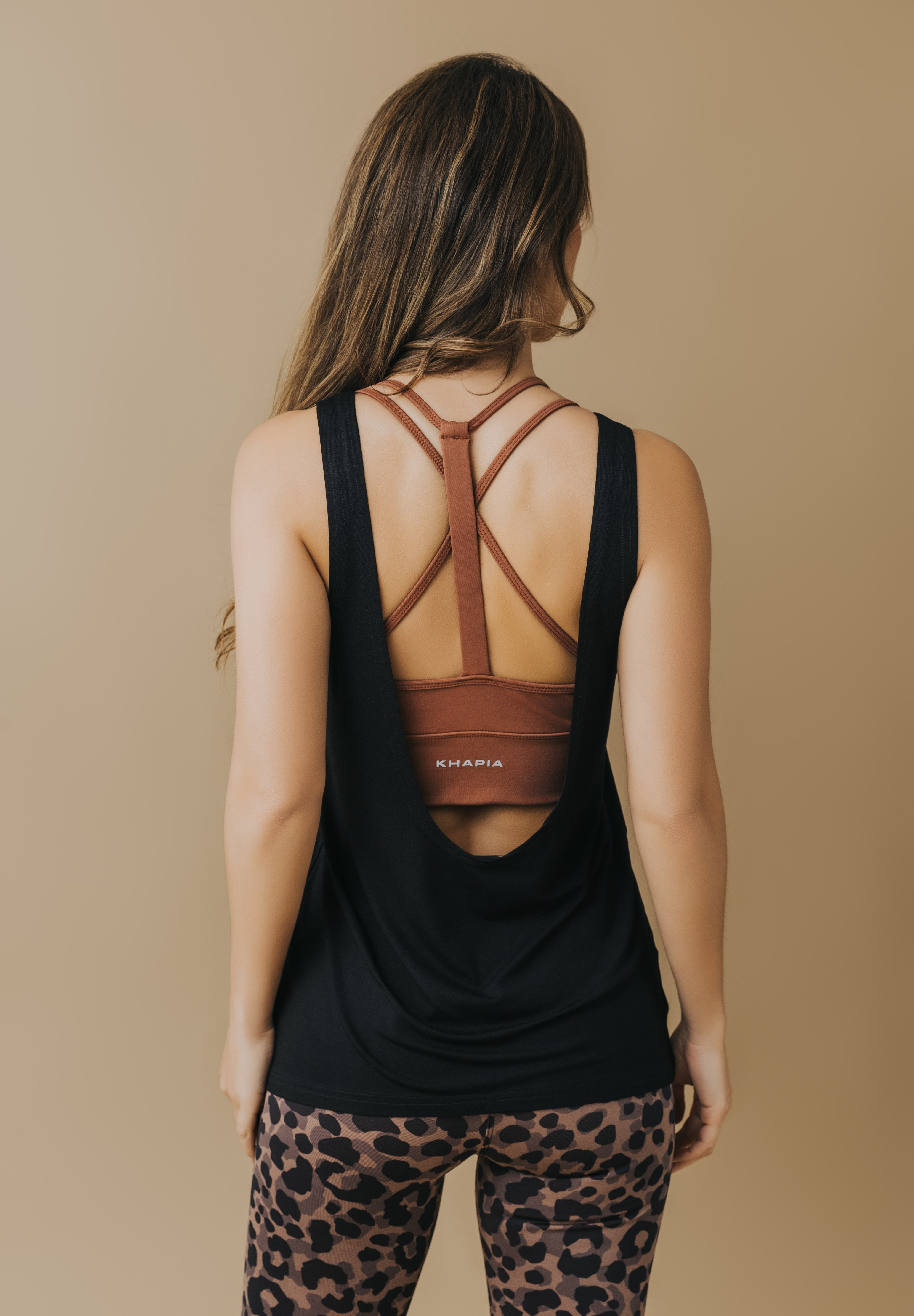 Polera con espalda abierta