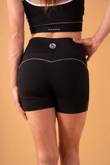Short con líneas